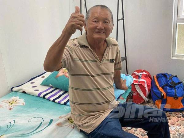 Seng Teong kini tinggal di bilik sewa yang lebih selesa.