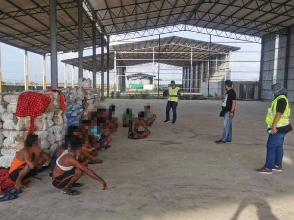 16 warga Nepal yang ditahan ketika bermain futsal petang semalam.