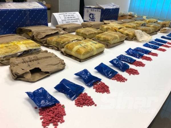 Pil kuda berjumlah 140,000 dijumpai dalam bonet kereta dipandu suspek. 