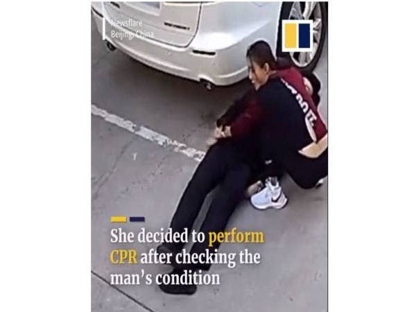 Video kiriman SCMP memaparkan doktor berkenaan mula melakukan CPR kepada pengawal tersebut.