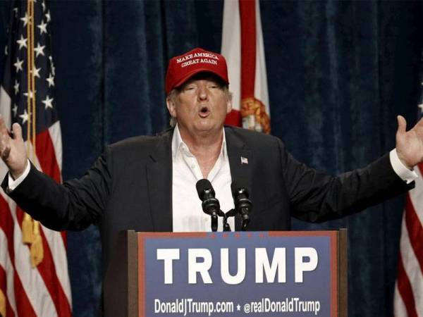 Trump tidak menggambarkan ketegasannya dalam usaha memutuskan rantaian Covid-19 kerana beliau sebelum ini mengambil pendekatan berdiam diri ketika penganut Kristian cenderung membelakangi peraturan kesihatan awam semasa perayaan Hari Easter.. - Foto: Agensi