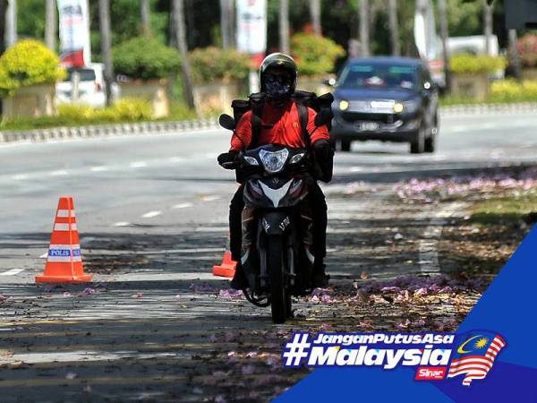 Lebih 40 syarikat yang menyediakan perkhidmatan penghantaran makanan e-hailing dibenarkan beroperasi sepanjang Perintah Kawalan Pergerakan pada bulan Ramadan ini.
- Foto Bernama