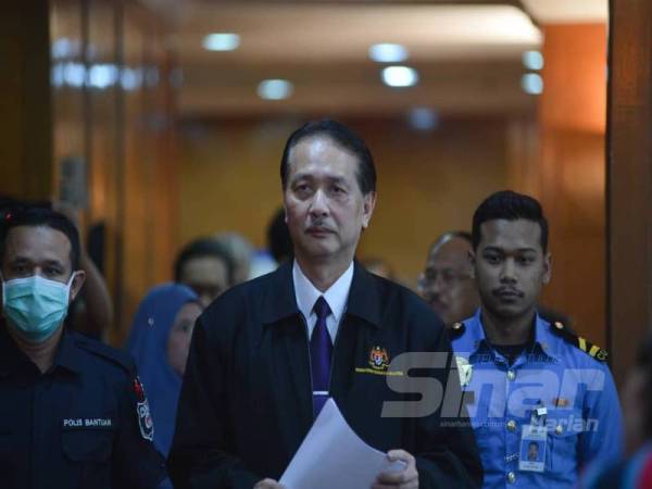 Dr Noor Hisham ketika menghadiri sidang media berkaitan perkembangan kes Covid-19 di kementeriannya di sini hari ini. - FOTO SHARIFUDIN ABDUL RAHIM