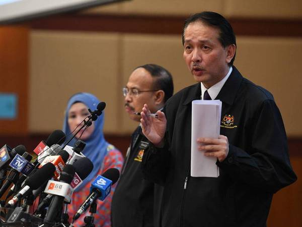 Ketua Pengarah Kesihatan, Datuk Dr Noor Hisham Abdullah semasa hadir ke sidang media harian berkaitan jangkitan Covid-19 di Kementerian Kesihatan hari ini. - Foto Bernama