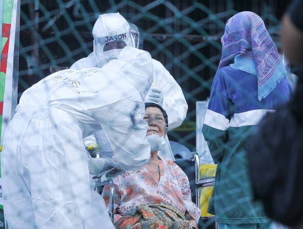 Menurut Noor Hisham, sejak awal KKM menjalankan pendekatan bersasar kepada golongan berisiko tinggi.