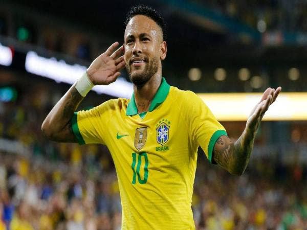 Neymar dikatakan mempunyai sifat besar kepala dan sering mencetuskan perangai di luar padang.