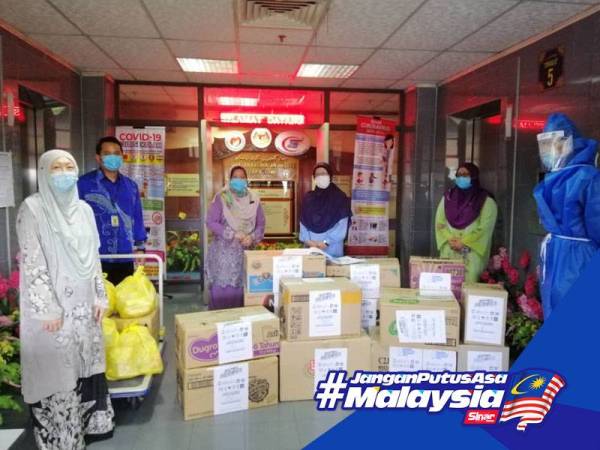 Sebahagian daripada sumbangan PPE kepada barisan hadapan.