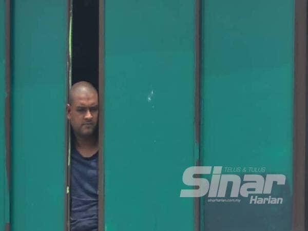 Gelagat penduduk PKPD yang sempat dirakam jurukamera. Foto: Sharifudin Abdul Rahim.