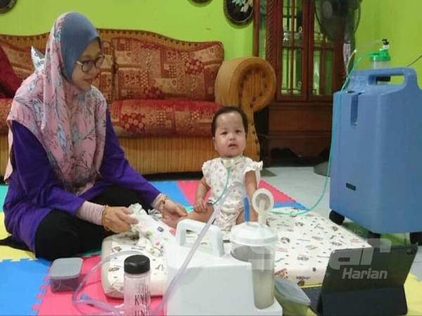 Ainul semakin bijak bermain dan meminati kartun Omar dan Hana. 