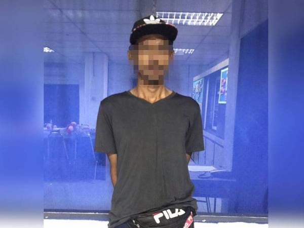 Seorang pemandu lori ditahan bersama dadah disyaki jenis syabu dalam operasi di Plaza Tol Gurun, di sini, semalam.