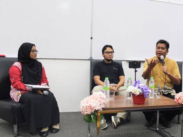 Penganjuran Forum Minggu Media Sosial yang dibarisi panelis-panelis terkemuka untuk berkongsi kesedaran pentingan menjadi bijak menilai ilmu dan maklumat tepat kepada pelajar Kampus Pusat Asasi UIAM Gambang, Pahang.