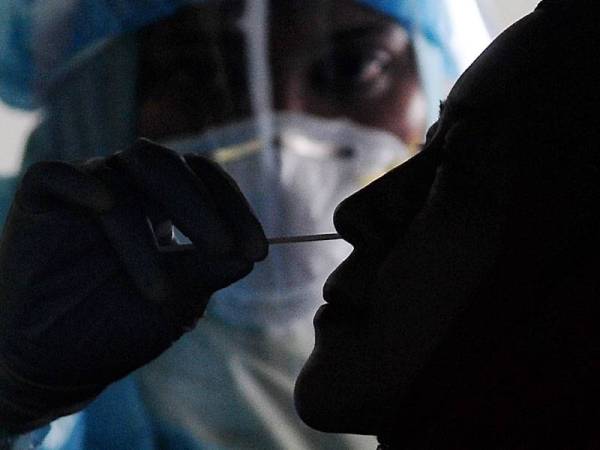 Seramai 136,941 individu yang dikenal pasti mempunyai kaitan langsung dengan kes positif wabak koronavirus (Covid-19) telah disaring ketika ini.