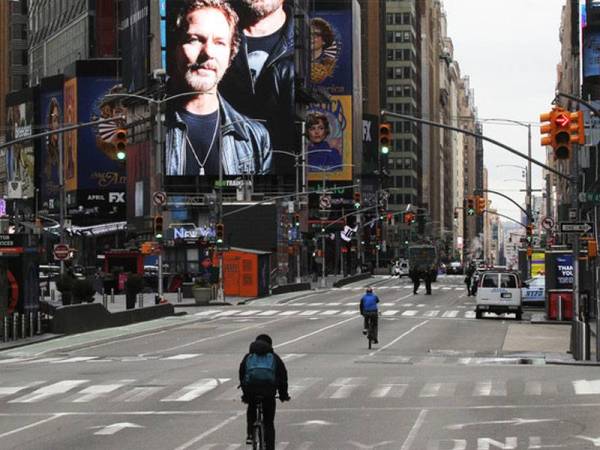 New York menyaksikan trend penurunan jumlah pesakit yang dimasukkan ke hospital akibat Covid-19 dan kematian harian juga menurun kepada 367 orang kelmarin. - Foto Reuters
