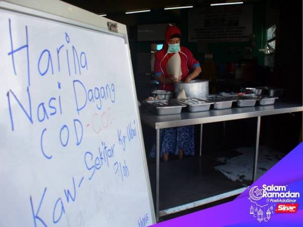 
Rumizan menyediakan perkhidmatan pembelian dalam talian menerusi aplikasi Whatsapp yang diurus anaknya bagi memudahkan pelanggan menikmati keenakan nasi dagangnya semasa berbuka puasa berikutan Perintah Kawalan Pergerakan (PKP) yang masih dilaksanakan pada bulan Ramadan ini.
Setiap tempahan akan di hantar terus ke rumah pelanggan.
--fotoBERNAMA (2020) HAK CIPTA TERPELIHARA