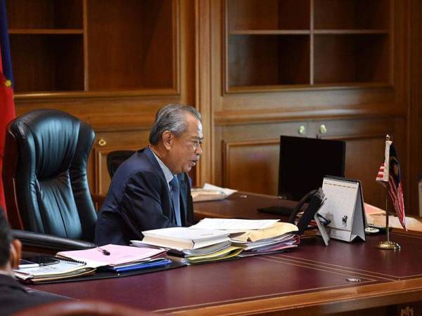 Gambar dikongsikan di Facebook rasmi Perdana Menteri, Tan Sri Muhyiddin Yassin sewaktu beliau menerima panggilan Emir Qatar, Sheikh Tamim Hamad Al-Thani hari ini.