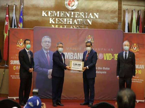 Sultan Kelantan sumbang dua juta sarung tangan getah 