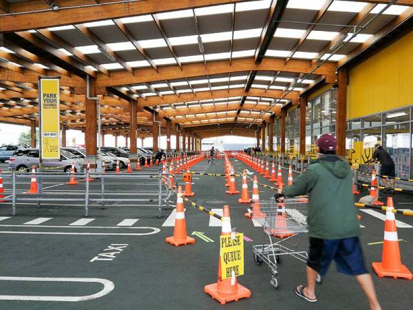 Perdana Menteri, Jacinda Ardern mengatakan, sekitar 75 peratus ekonomi kembali beroperasi ketika negara berada pada amaran tahap tiga. -Foto: Xinhua