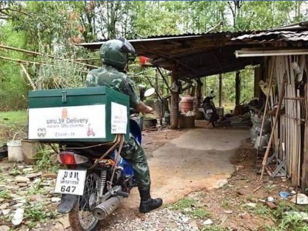 Anggota tentera redah kawasan pedalaman hulur bantuan.