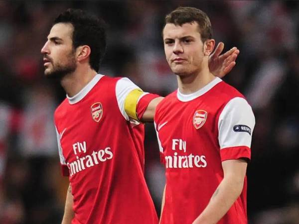 Wilshere (kanan) bersama Fabregas ketika menyarung jersi Arsenal suatu masa dulu.