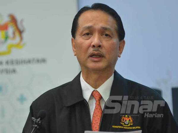 Ketua Pengarah KKM, Datuk Dr Noor Hisham Abdullah bercakap pada sidang media mengenai perkembangan semasa wabak Covid-19 di Kementerian Kesihatan Malaysia hari ini. - FOTO SHARIFUDIN ABDUL RAHIM