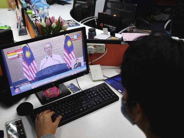 Kerajaan akan melaksanakan Perintah Kawalan Pergerakan Bersyarat (PKPB) dengan sebahagian besar aktiviti ekonomi dan sosial dibenarkan mulai 4 Mei ini.