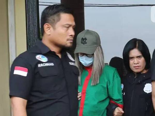 Lucinta Luna ditahan polis. - Foto Liputan6