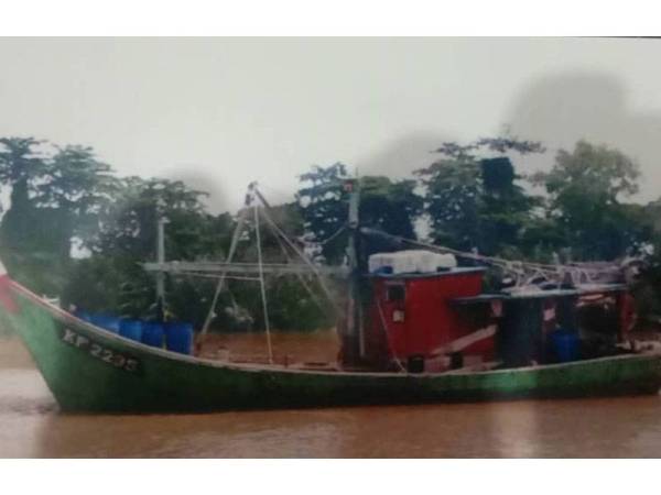 Bot yang dinaiki oleh dua nelayan tempatan tersebut yang turun menangkap ikan sebelum hilang berhampiran Pulau Segantang, Langkawi.