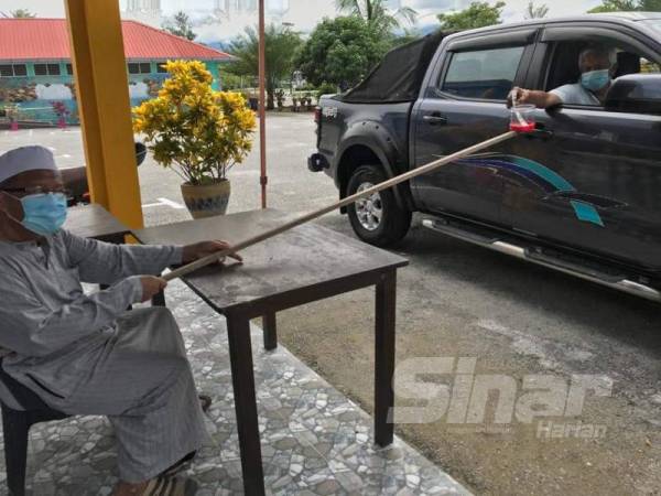 Proses membayar zakat menjadi lebih efektif, pembayar zakat hanya perlu kekal di kenderaan masing-masing. 