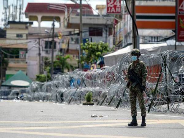 Kawalan keselamatan di kawasan Selayang Baru yang dikenakan Perintah Kawalan Pergerakan Diperketatkan (PKPD) akan terus dipertingkatkan. - Foto Bernama