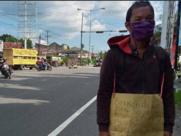 Larry menjual buah pinggang kerana terdesak untuk mencari wang menyara keluarga. - Foto Detik News