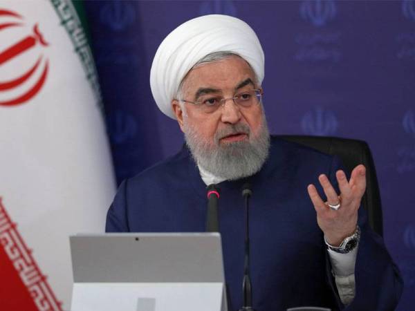 Rouhani ketika mempengerusikan sesi Kabinet di Teheran. - FOTO: AFP