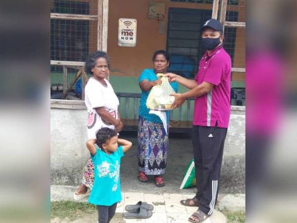 Khidmat penghantar digunakan bagi memberi sumbangan berupa barangan makanan kepada keluarga orang asli di sekitar Lembah Bernam.