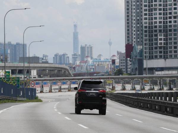 Kebenaran itu terhad kepada pergerakan di dalam negeri sahaja. - Foto Bernama