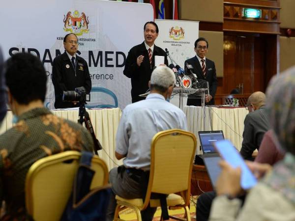 Ketua Pengarah Kesihatan Datuk Dr Noor Hisham Abdullah ketika sidang media harian berkaitan jangkitan Covid-19 di Kementerian Kesihatan hari ini. - Foto Bernama
