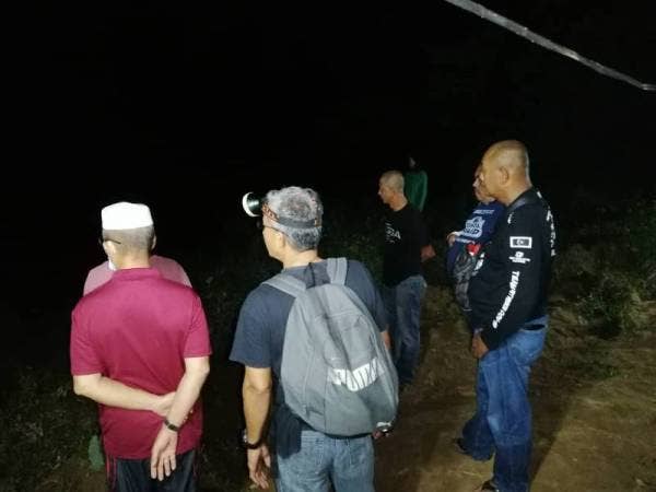 Usaha mencari mangsa yang lemas dijalankan sehingga jam 9 malam tadi.