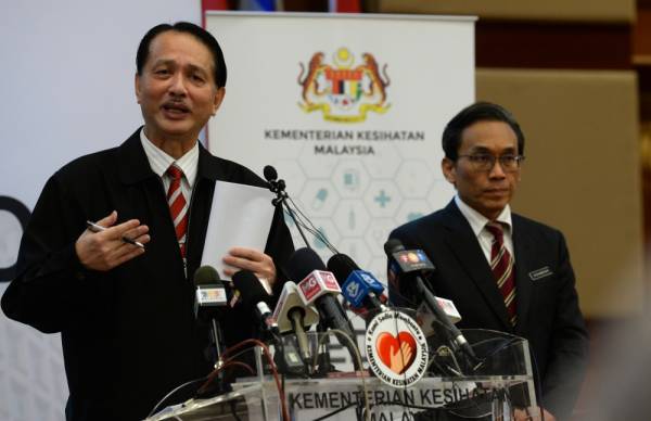 Dr Noor Hisham (kiri) ketika sidang media harian berkaitan jangkitan Covid-19 di Kementerian Kesihatan. -Foto Bernama