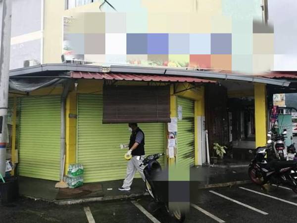 Pasar raya yang ditutup selama dua minggu bermula hari ini selepas seorang pekerjanya dijangkiti Covid-19.