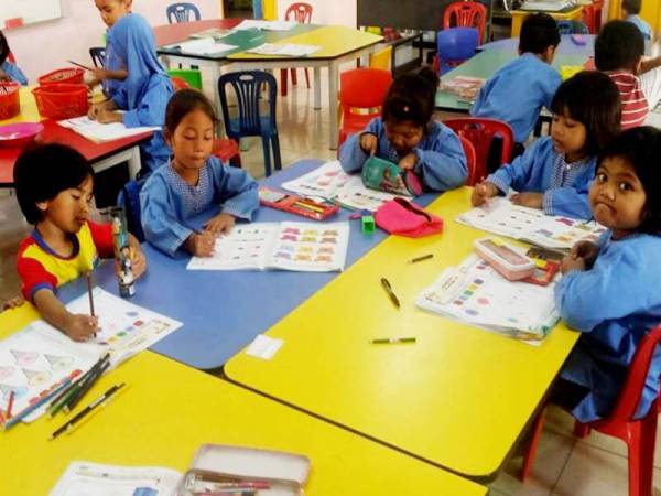 Kementerian Kesihatan (KKM) menerima banyak permohonan daripada industri untuk membuka taska.