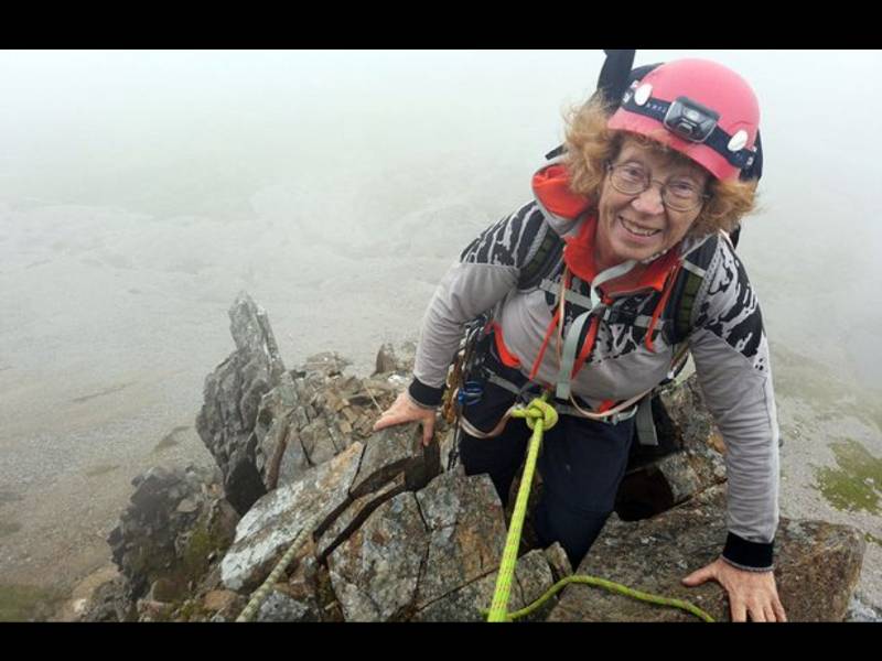 Gran gemar lakukan aktiviti lasak seperti memanjat tebing batu. - Foto Mirror