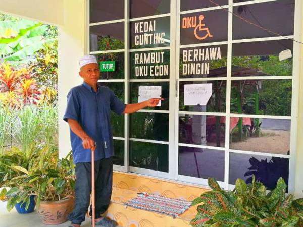 Wan Razali menunjukkan pemakluman berhubung penutupan premisnya.