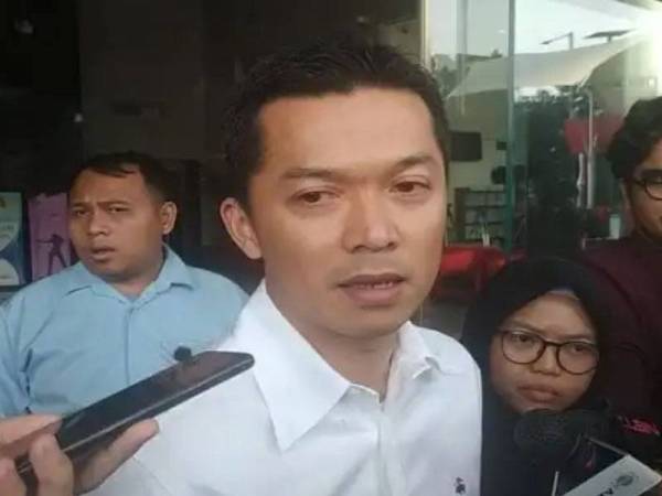 Taufik ditemui media di luar mahkamah. - Foto Alinea