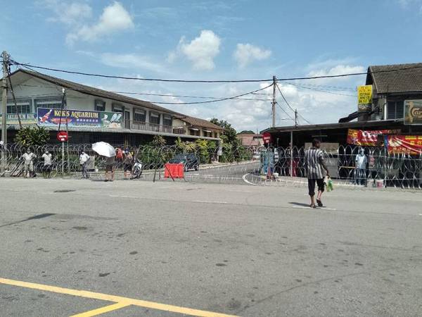 Kawasan sekitar Pasar Jalan Othman dikenakan PKPD susulan beberapa kes positif Covid-19 sebelum ini.