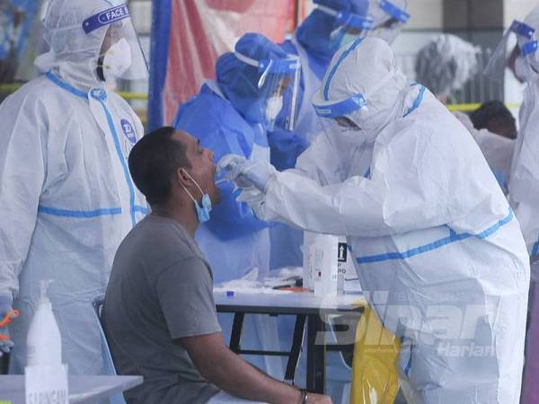 Kerajaan akan berbincang dengan Kementerian Sumber Manusia berhubung keperluan untuk mewujudkan satu identiti khas bagi membezakan warga asing yang sudah menjalani saringan kesihatan ujian swab koronavirus (Covid-19).