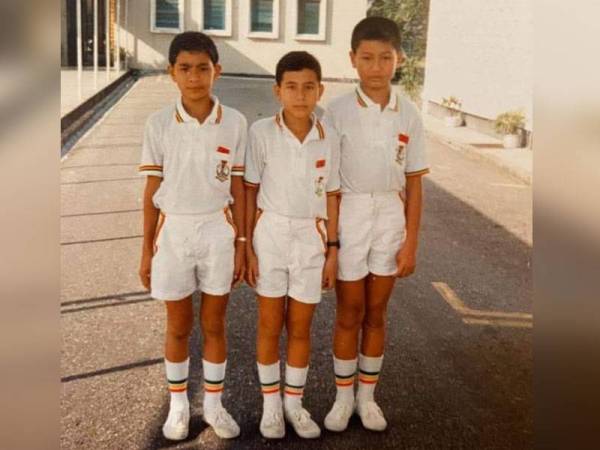 Dr Johari (tengah) semasa berusia 13 tahun bersama rakan sebayanya ketika belajar di Tingkatan Satu Maktab Tentera Diraja (MTD), Sungai Besi, Kuala Lumpur pada tahun 1988.
