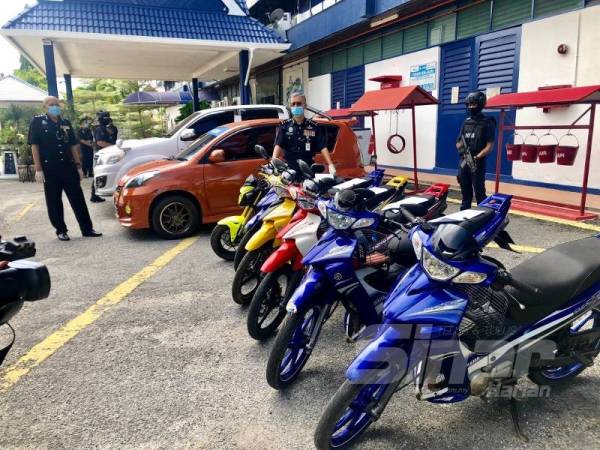 Harta sitaan termasuk lima motosikal, dua kenderaan, wang tunai dan barangan kemas keseluruhannya bernilai RM212,206 dirampas daripada tiga individu termasuk seorang peniaga kosmetik wanita warga Thailand.