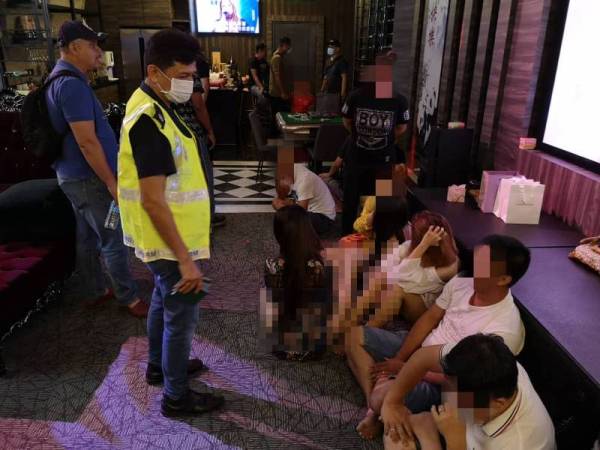 Kesemua yang ditahan dibawa ke mahkamah untuk mendapat perintah reman pagi ini. 