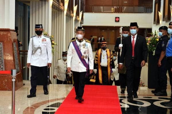 Perdana Menteri, Tan Sri Muhyiddin Yassin tiba pada Istiadat Pembukaan Mesyuarat Penggal Ketiga Parlimen ke-14 di Bangunan Parlimen hari ini. - Foto Bernama