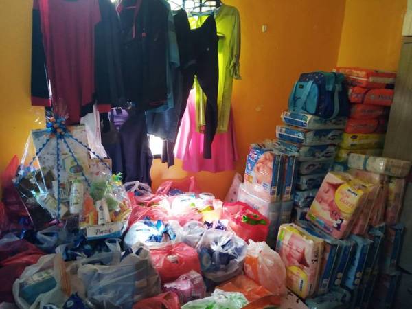 Lampin pakai buang yang disumbang orang ramai kepada bayi kembar tiga di Penerok Pontian.