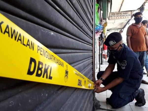 Tindakan penutupan premis dilakukan oleh penguatkuasa DBKL ke atas premis beroperasi tanpa kebenaran.