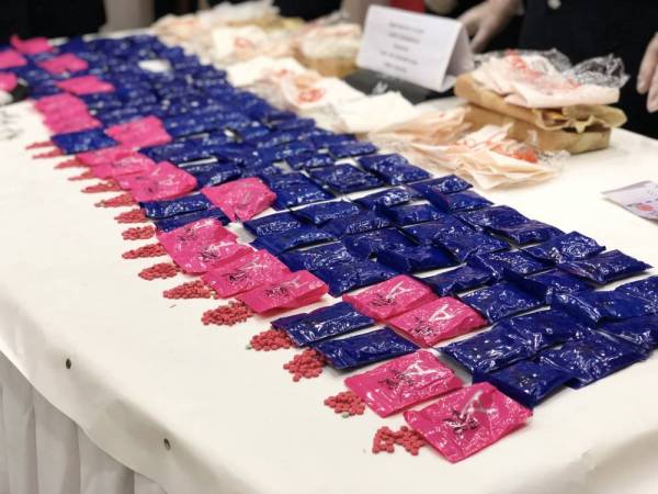 Sejumlah 30,002 pil kuda dijumpai di bawah timbunan daun pisang di kawasan semak di rumah kedua milik suspek di alamat tanpa nombot di Kampung Kedemit, Wakaf Bharu, Tumpat.